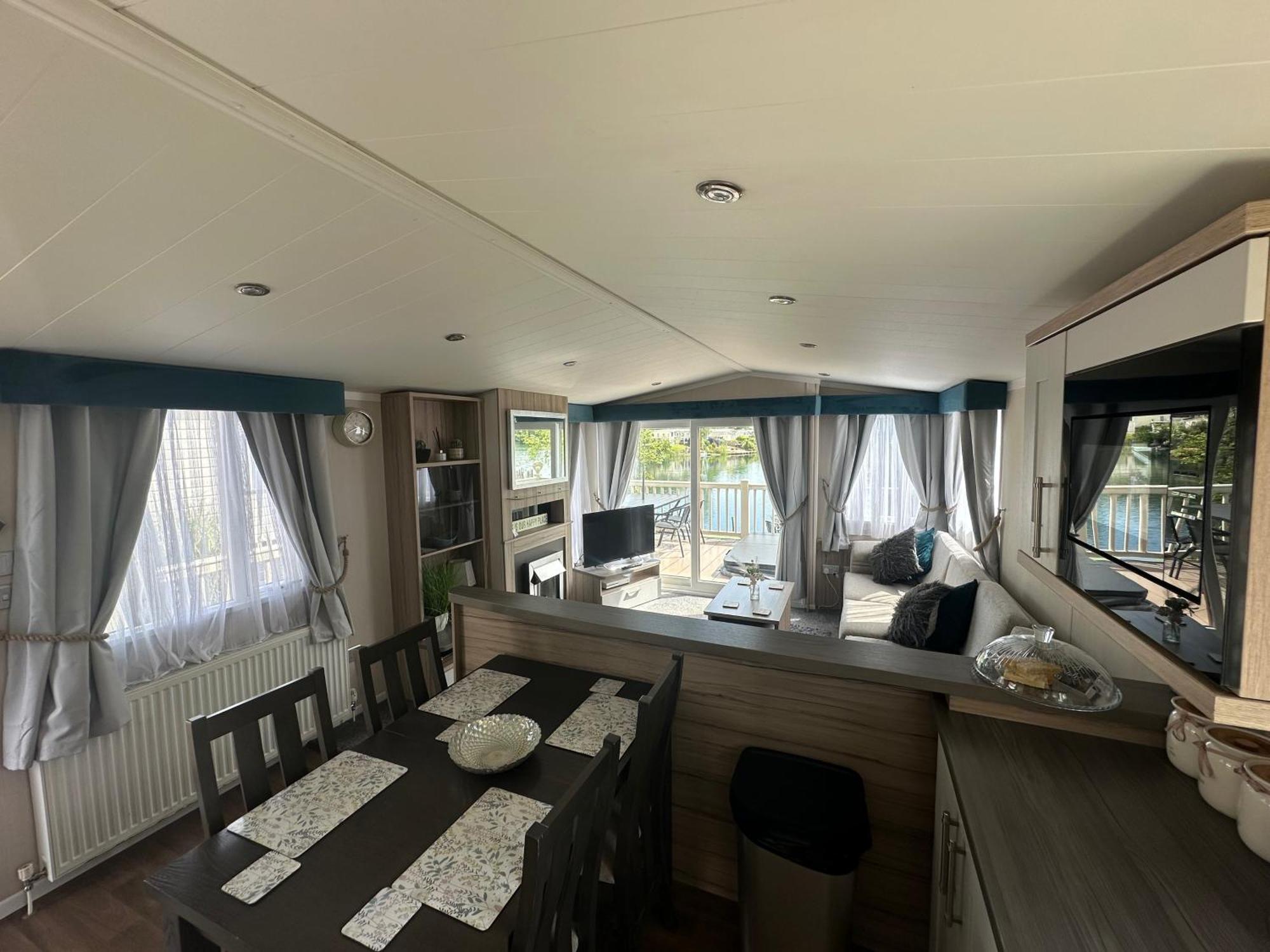 Lakeside Retreat 3 With Hot Tub, Private Fishing Peg Situated At Tattershall Lakes Country Park Bagian luar foto